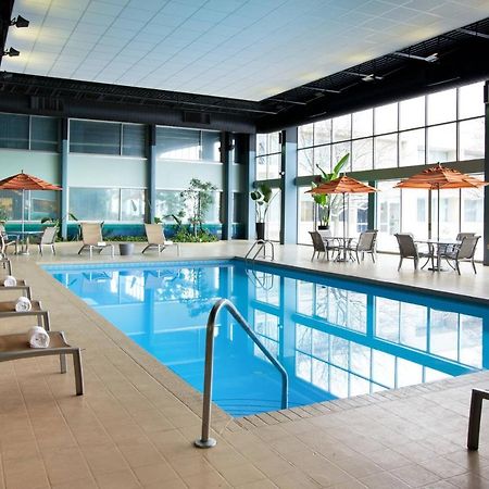 Sheraton Cleveland Airport Hotel Bagian luar foto