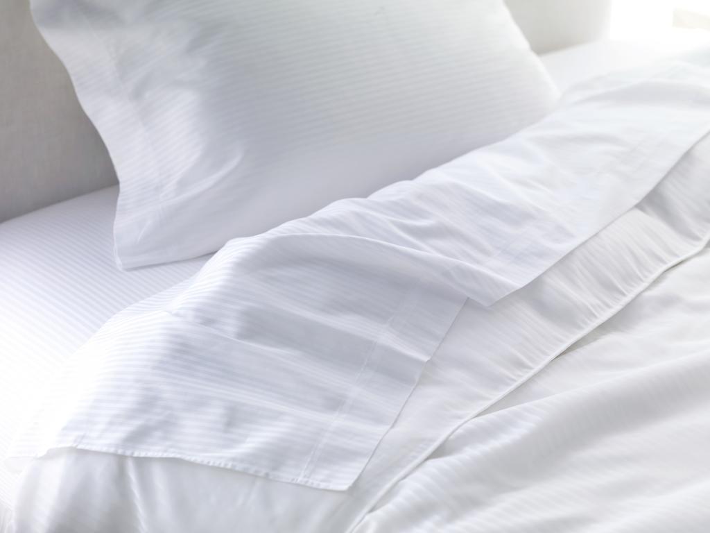 Sheraton Cleveland Airport Hotel Bagian luar foto