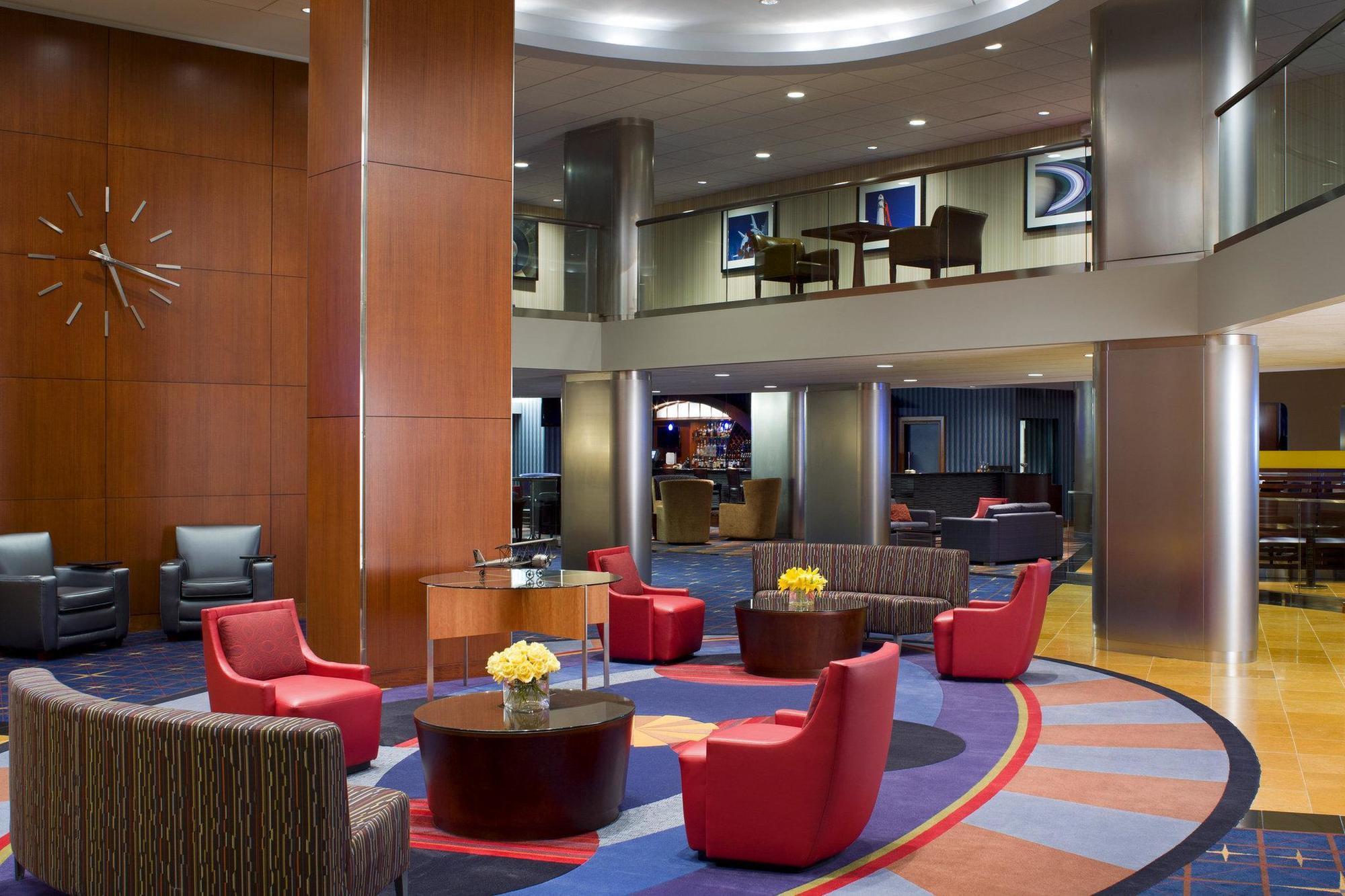 Sheraton Cleveland Airport Hotel Bagian luar foto