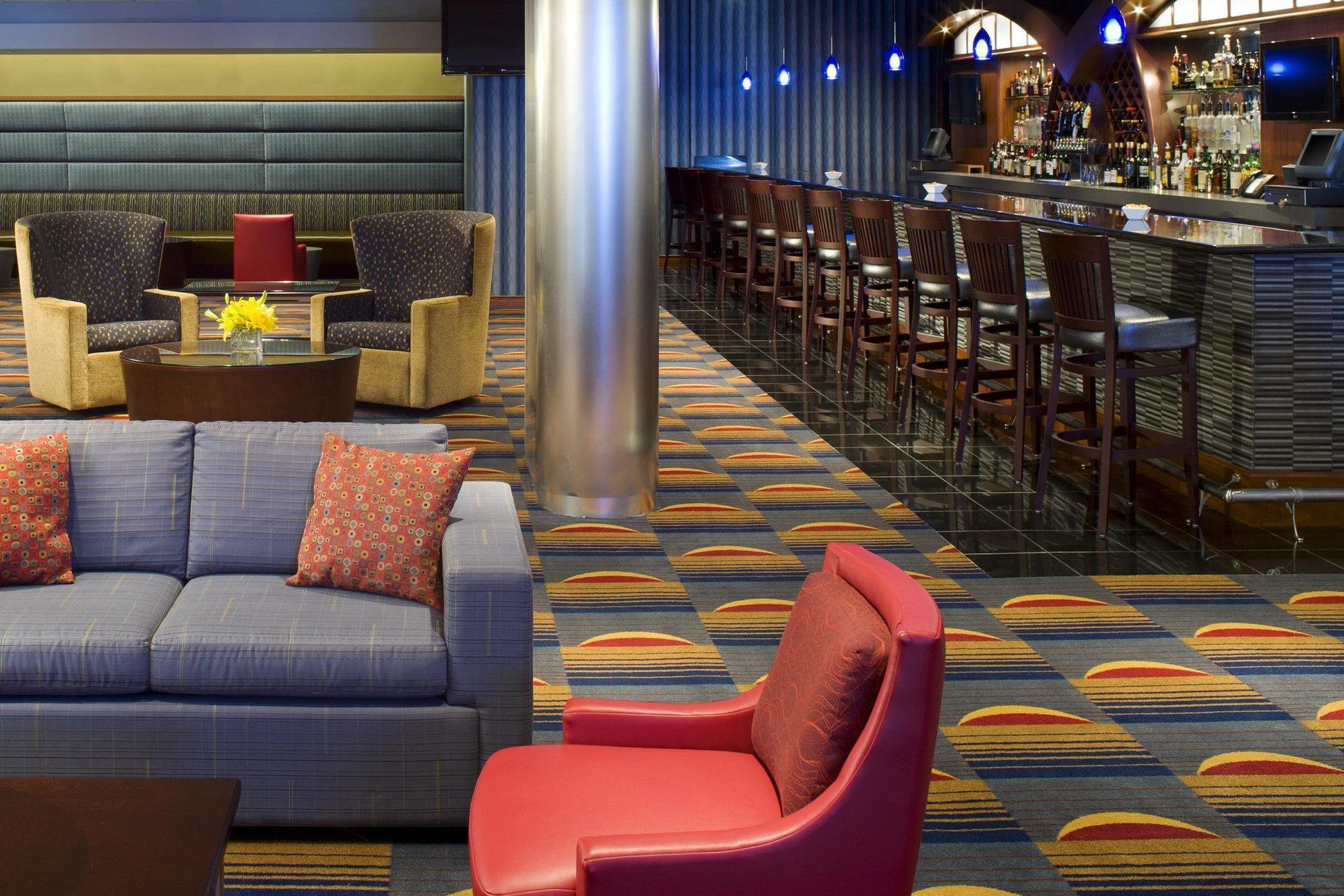 Sheraton Cleveland Airport Hotel Bagian luar foto