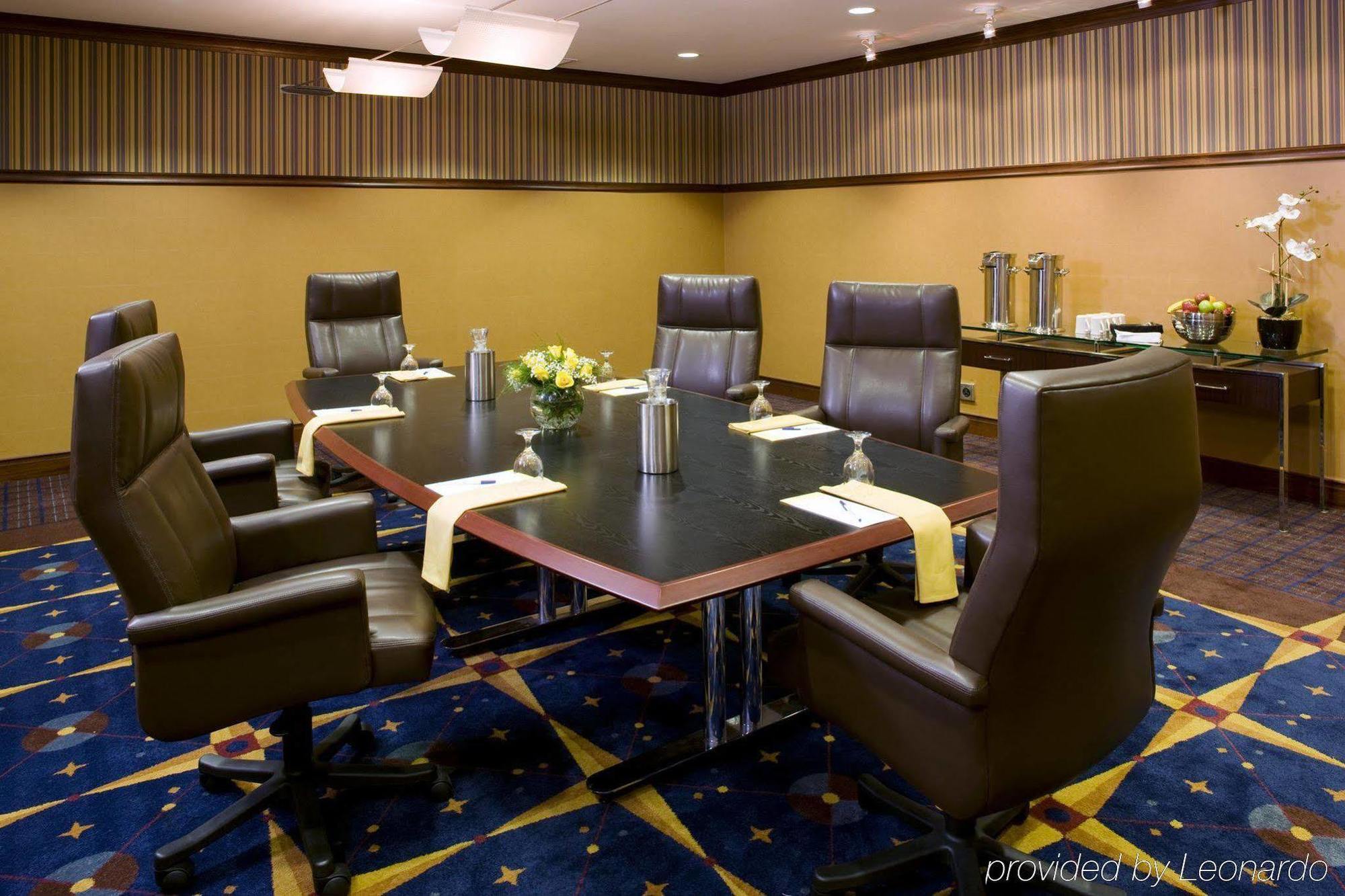 Sheraton Cleveland Airport Hotel Bagian luar foto