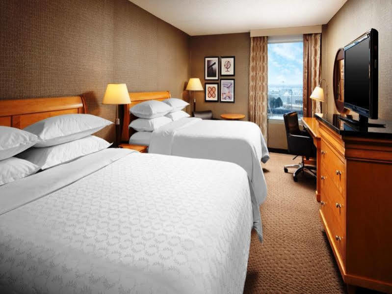 Sheraton Cleveland Airport Hotel Bagian luar foto