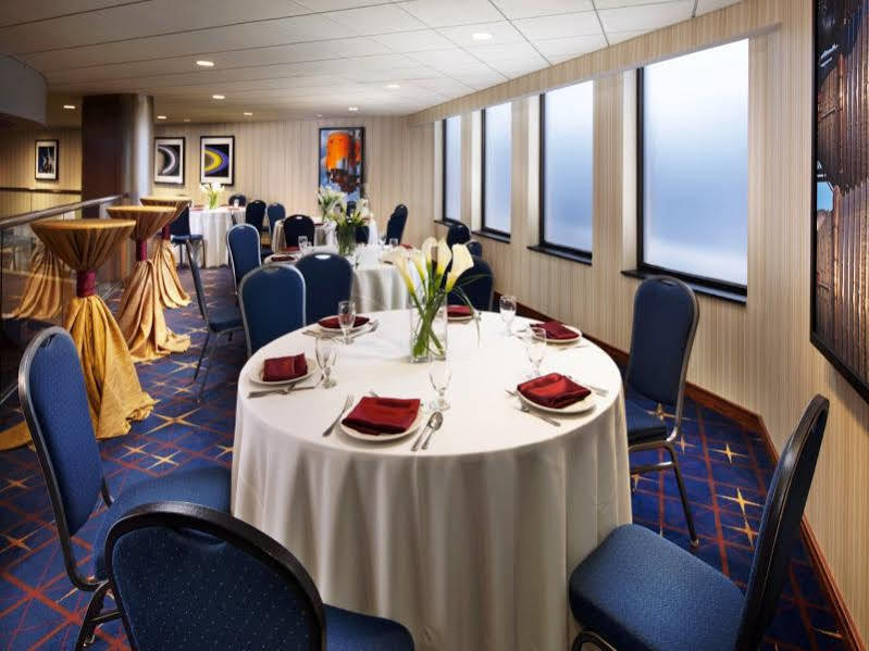 Sheraton Cleveland Airport Hotel Bagian luar foto