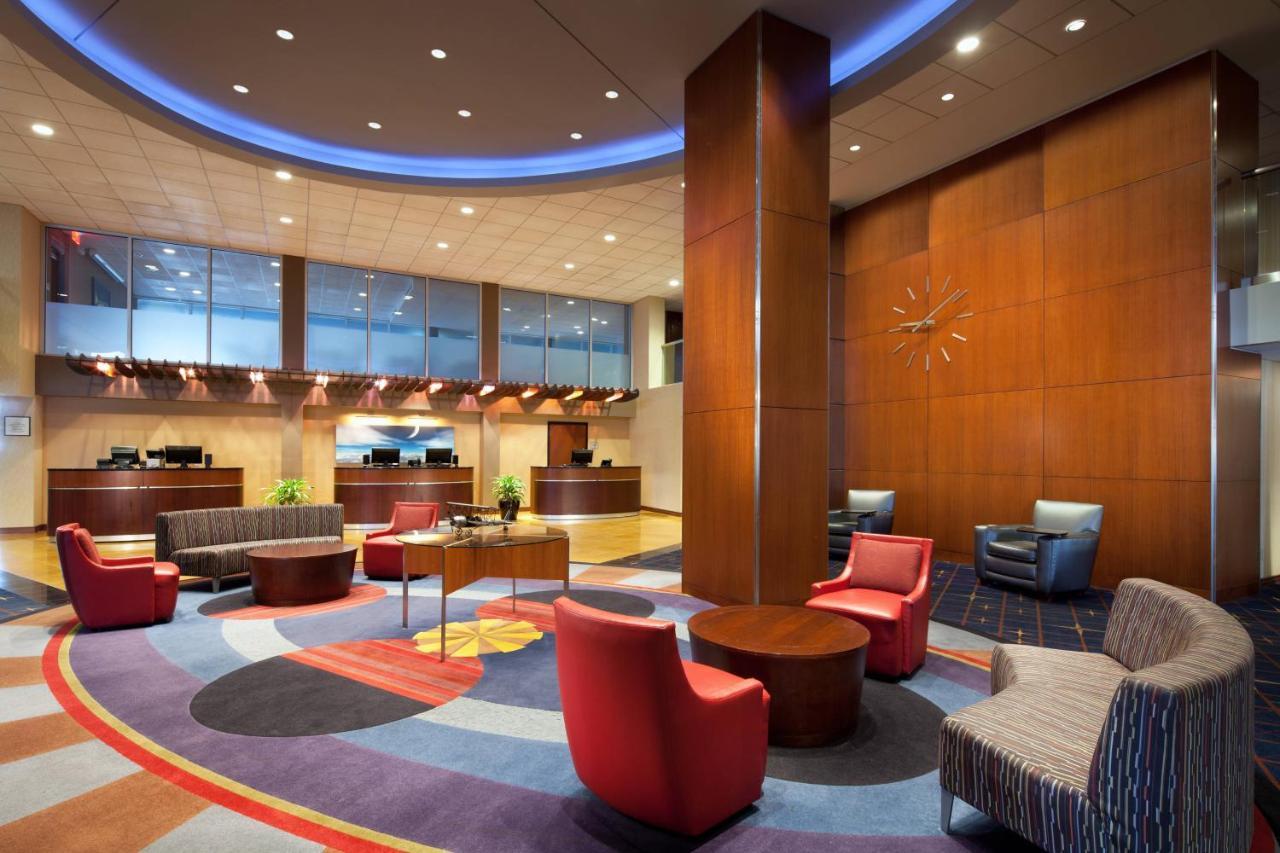 Sheraton Cleveland Airport Hotel Bagian luar foto