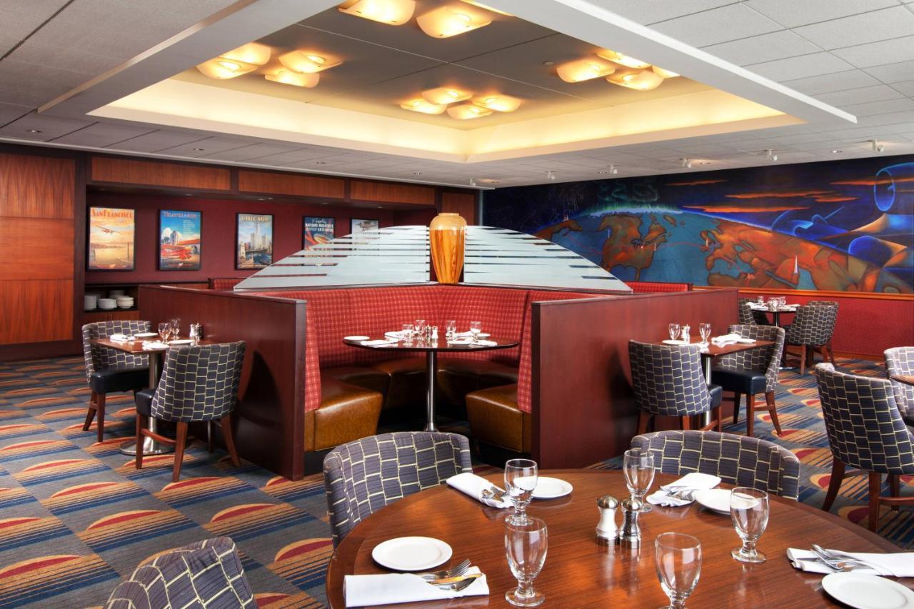 Sheraton Cleveland Airport Hotel Bagian luar foto
